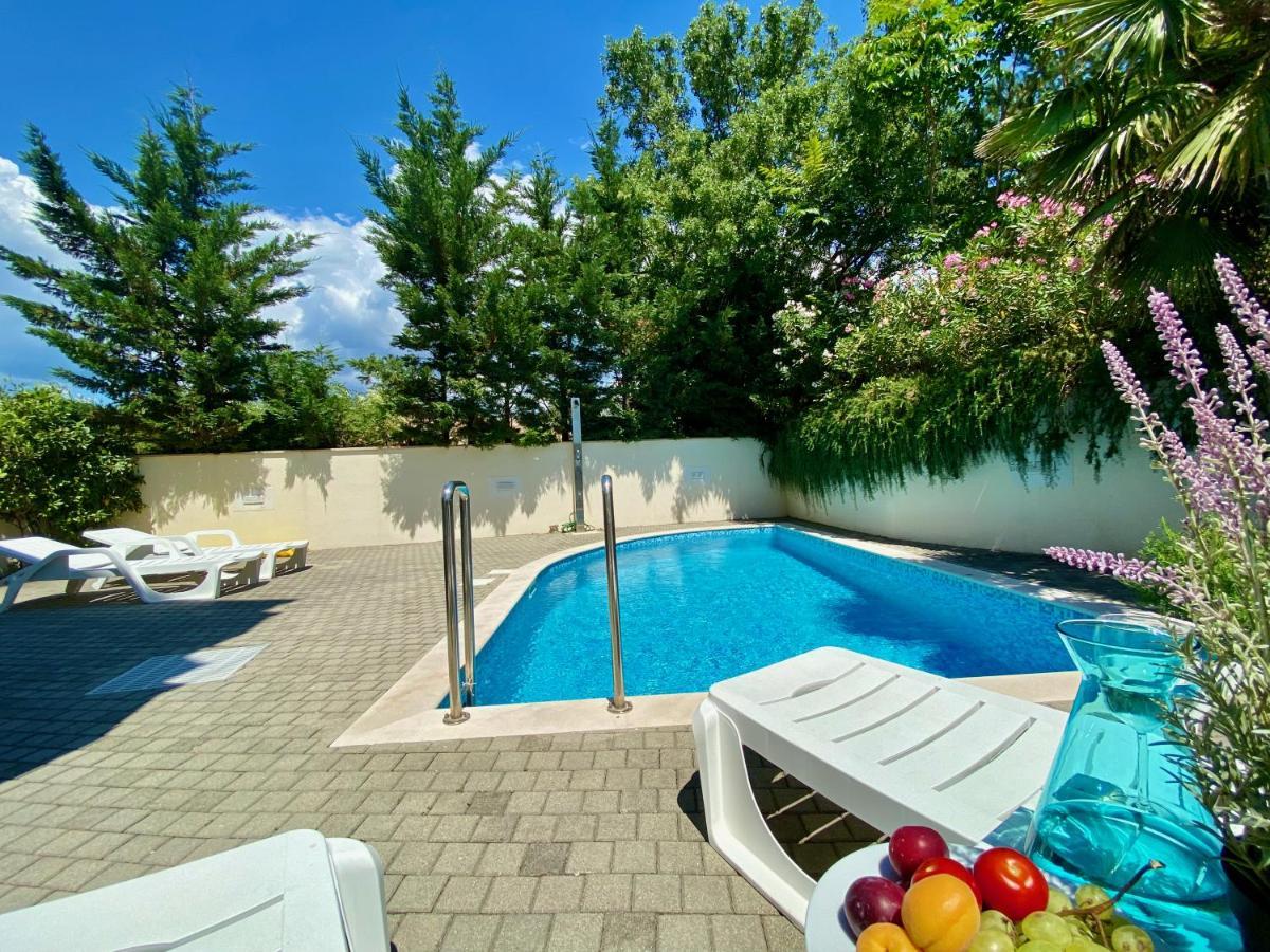 Private Pool And Mediterranean Garden Apt Mia Šilo Exteriér fotografie