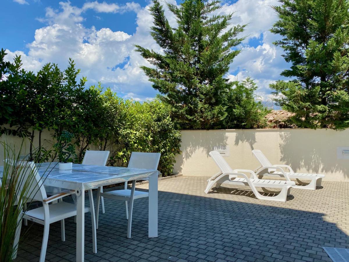 Private Pool And Mediterranean Garden Apt Mia Šilo Exteriér fotografie